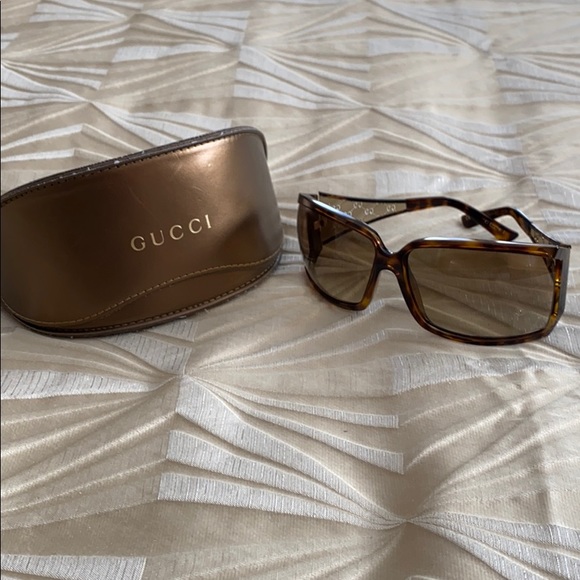Gucci Women’s Sunglasses slightly worn - Picture 3 of 17